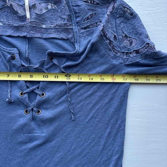 Free People Blue Soft Boho Distressed Henley Long Sleeve Pullover Lace Shirt XS - Picture 5 of 10